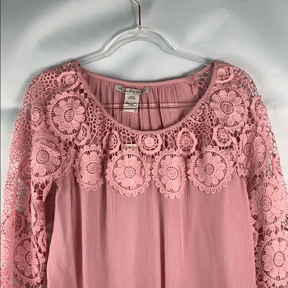 American Rag rose lace blouse. - Picture 2 of 8